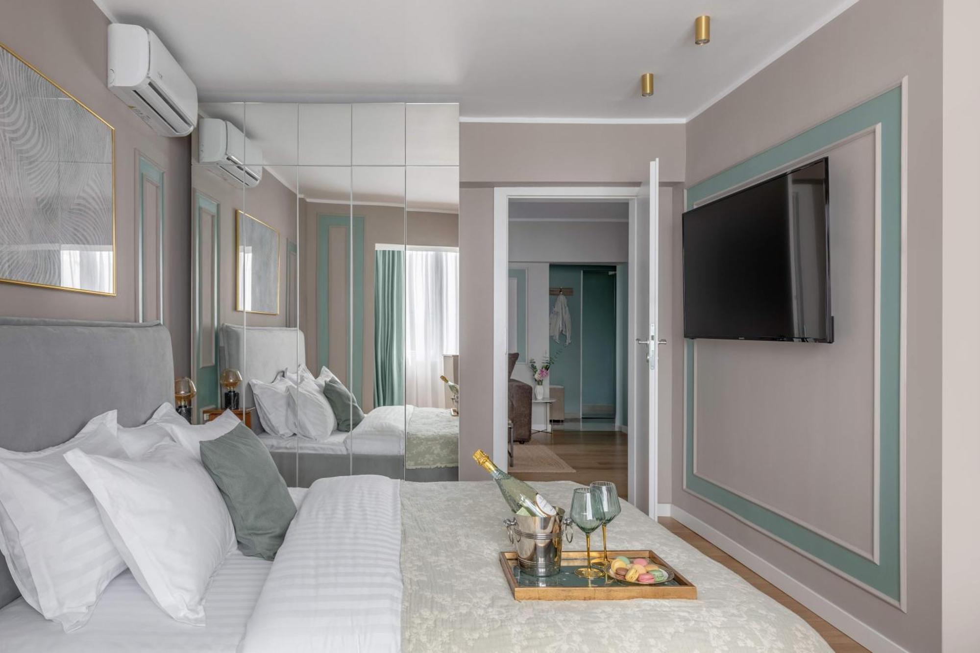 Holt - Sublime Minty Green 1Br On The Park 부쿠레슈티 외부 사진
